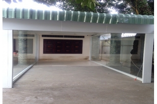 Vách Kính 10 Ly Cường Lực 